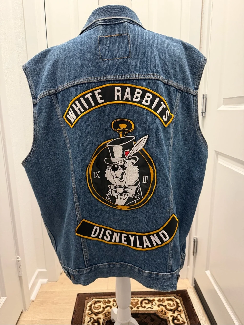 Levi’s XXL Denim Vest  White Rabbits Disneyland Biker Patch Jean Jacket